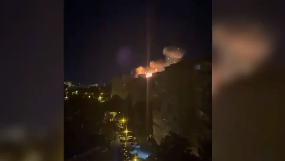 Dron pogodio stambenu zgradu u Rumuniji: Dvije osobe povrijeđene, evakuisano 70 stanara